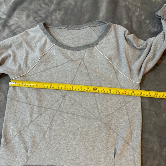 Lululemon Crew Love Pullover *Reflective
Heathered Medium Grey - Picture 3 of 6